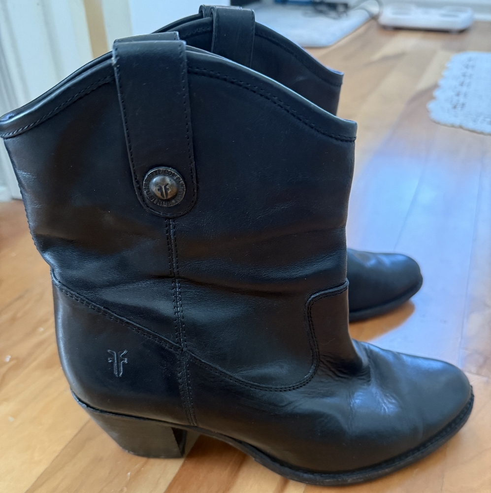 Frye Women's Black Leather Heeled Boots, SZ 8